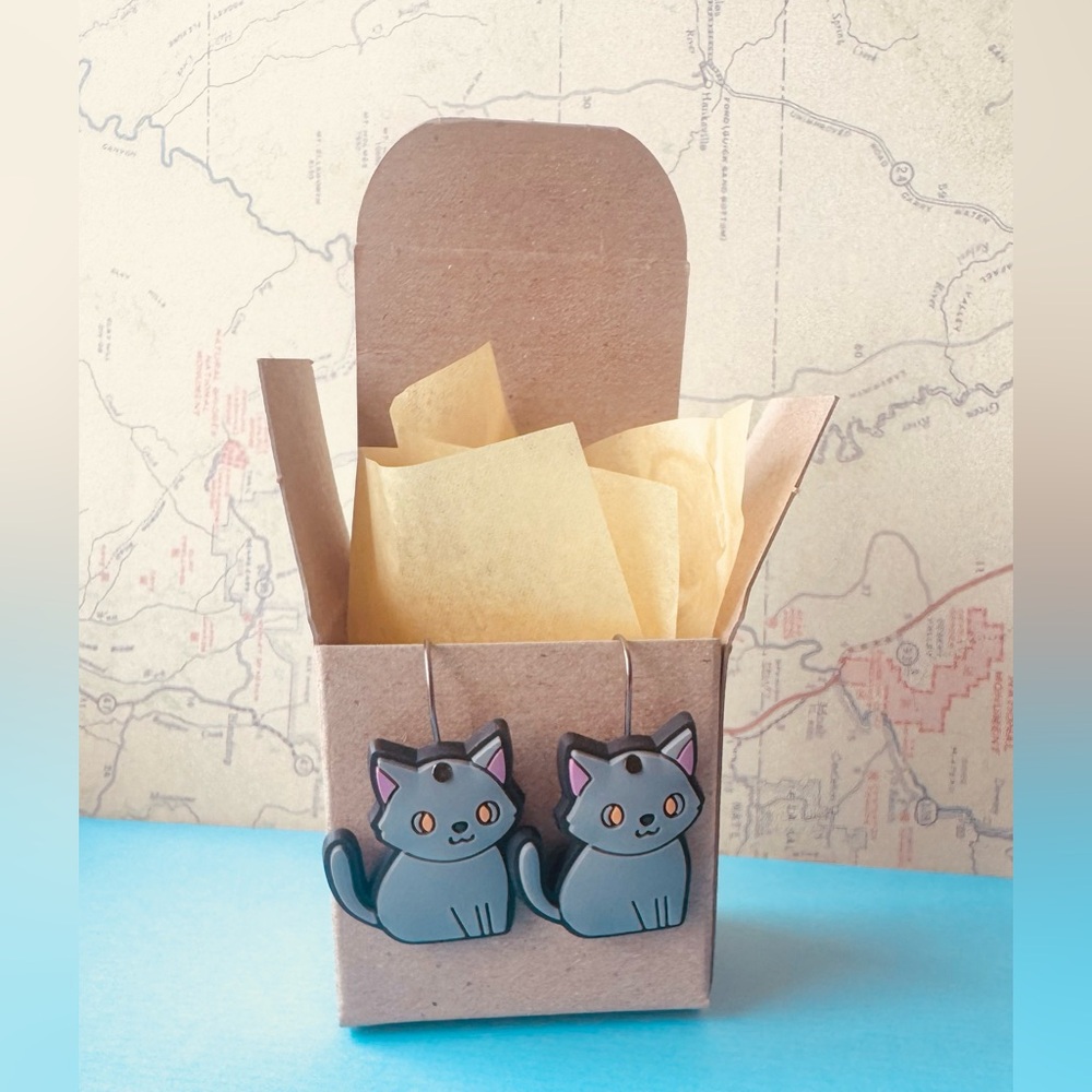 😻 Gray Cat Earrings - Multiple styles - New in original gift box 😻